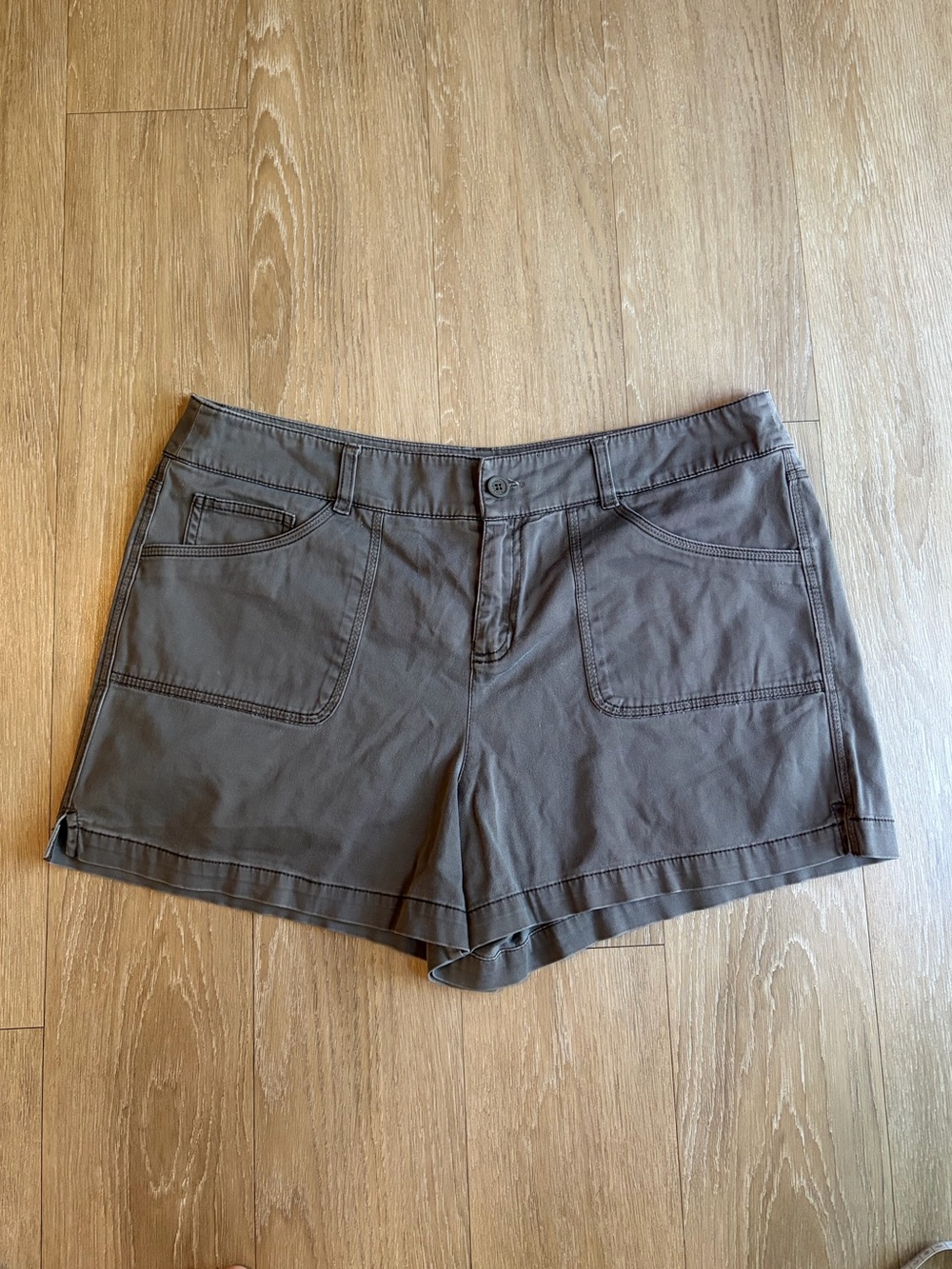 New York & Company Olive/Brown Utility Pocket Shorts